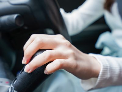 Come si scalano le marce dell’auto senza fare errori?